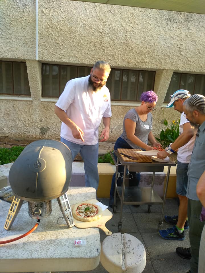 פיצה במחלקת הנוער במרכז לבריאות הנפש