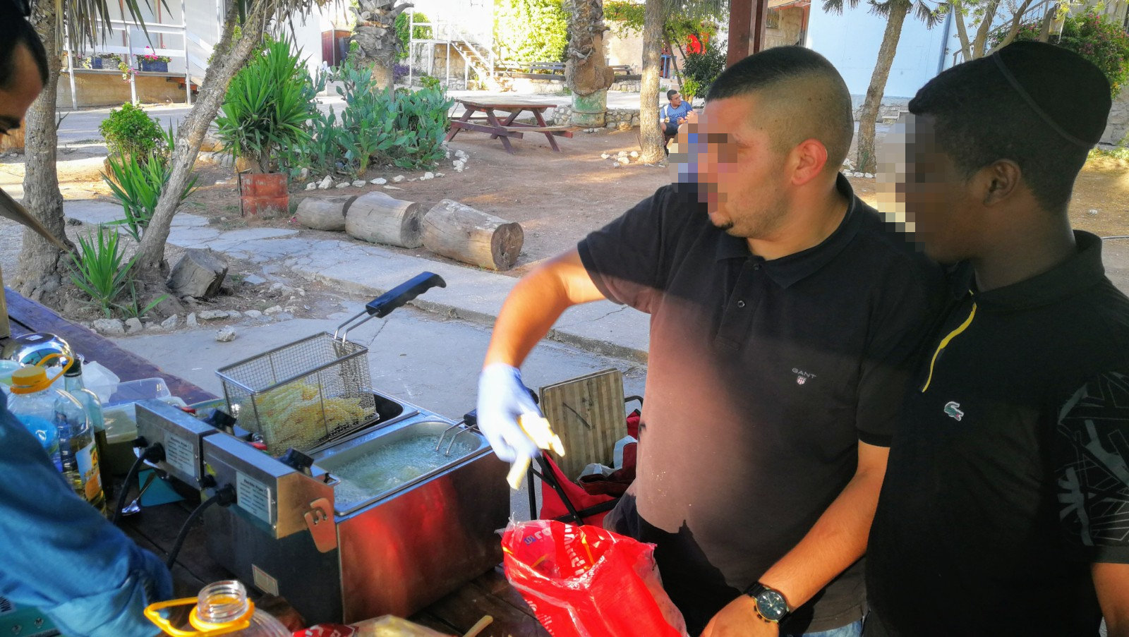 סדנת פלאפל עם בני נוער ברטורנו