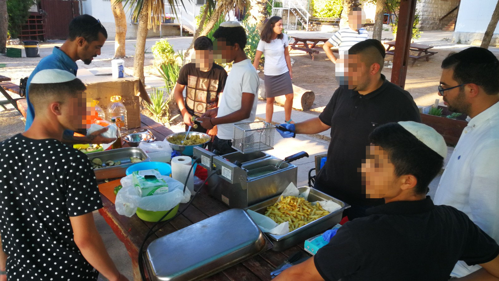 סדנת פלאפל עם בני נוער ברטורנו