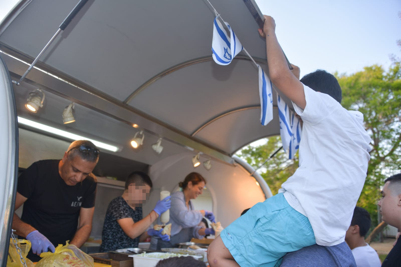 מסיבת ל"ג בעומר בפנימיית טוקאייר