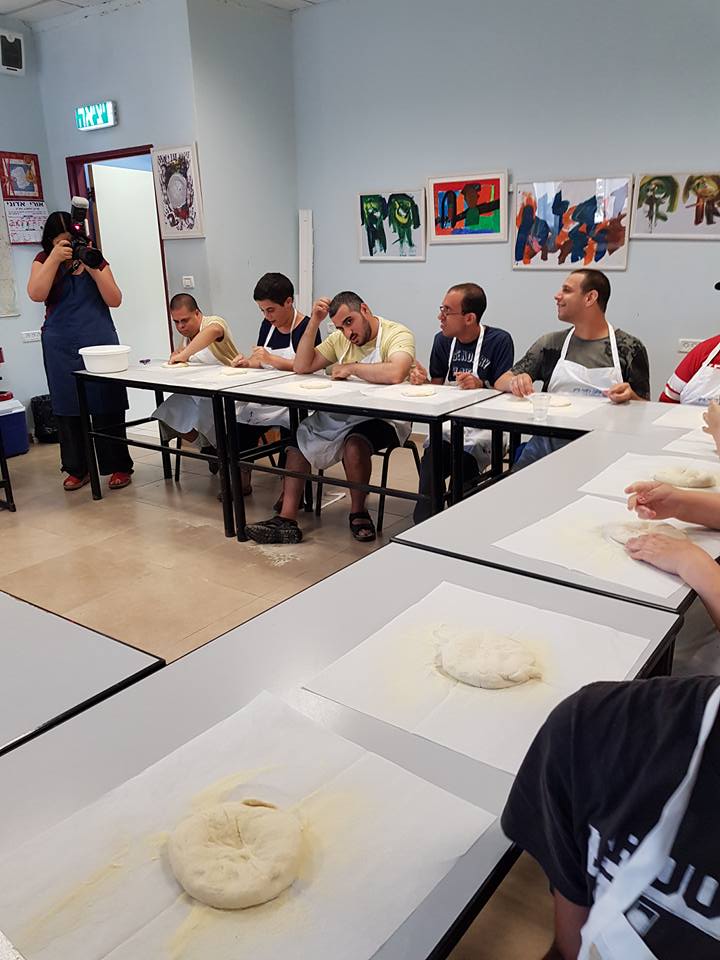 סדנת פיצה במכללה לכישורי חיים