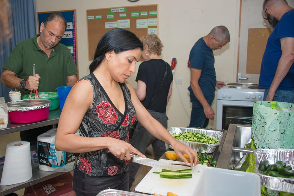 ארוחת ל"ג בעומר במעון ניצולי השואה