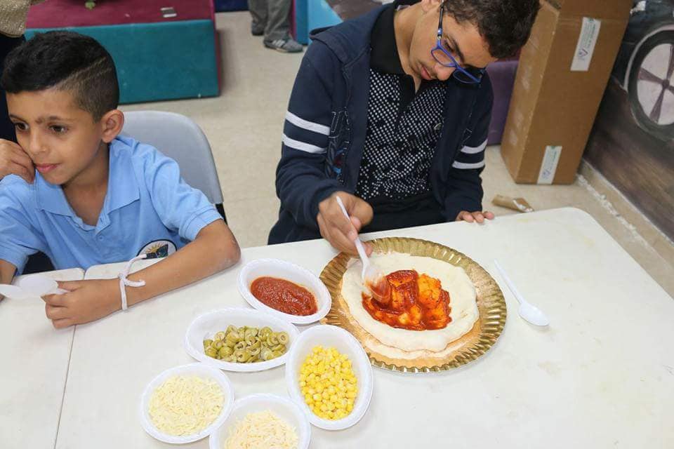סדנת פיצה עם ילדים בעלי מוגבלויות