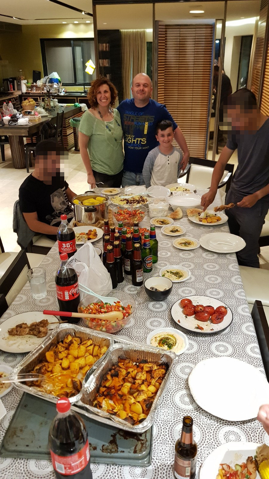 ארוחת מוצ"ש בבית החיילים הבודדים