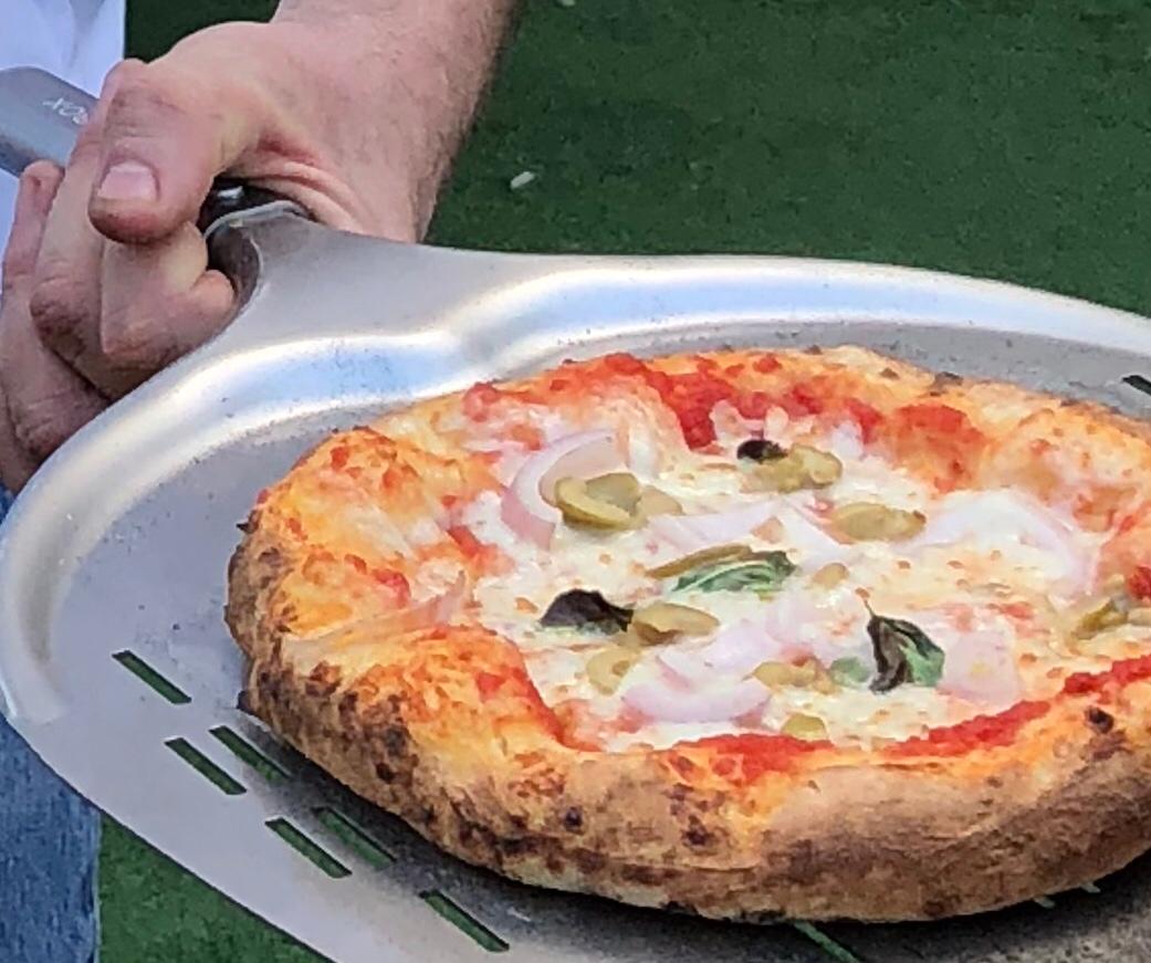 פיצה עם צעירים אוטיסטים בכפר עופרים