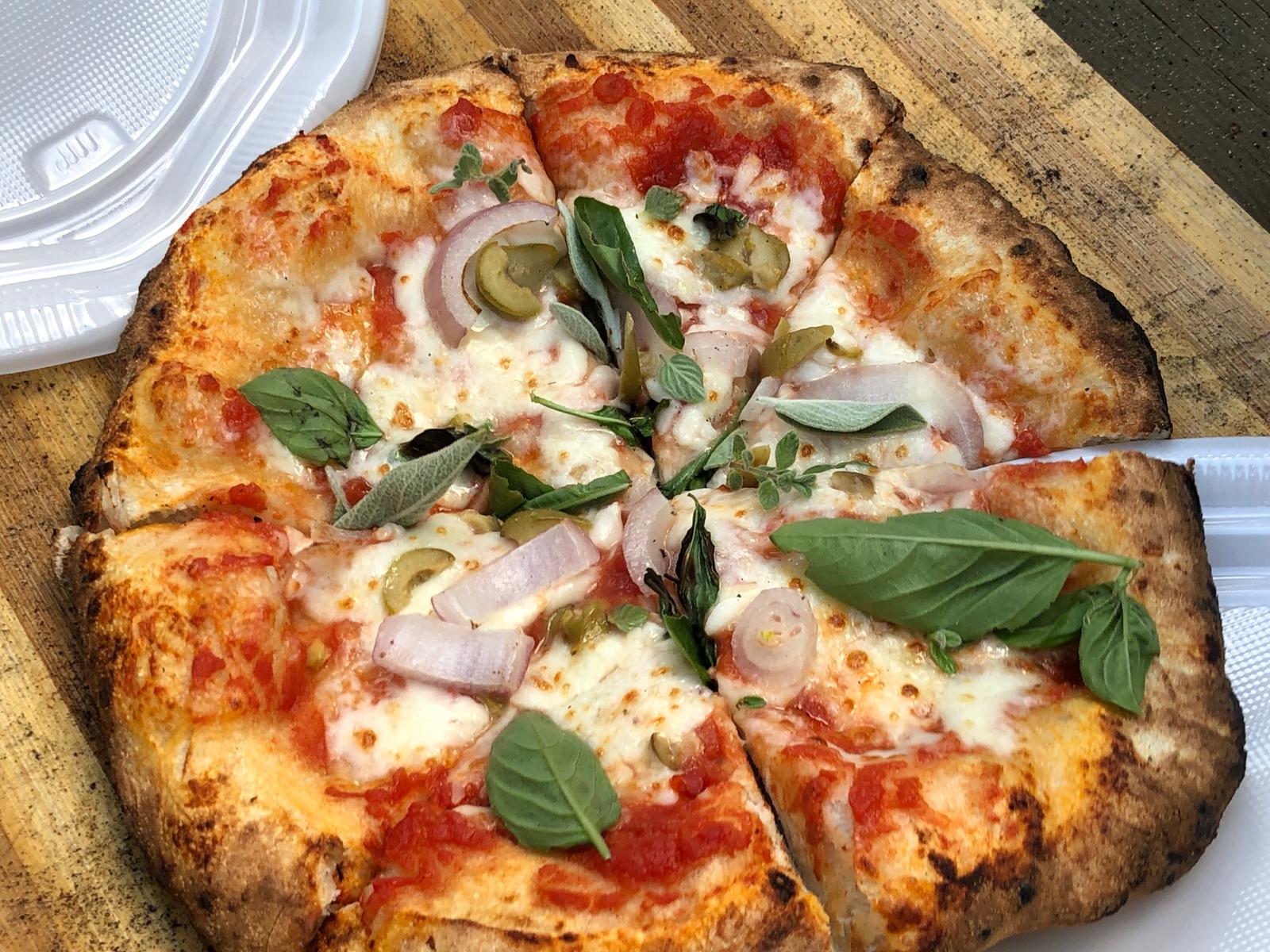 פיצה עם צעירים אוטיסטים בכפר עופרים