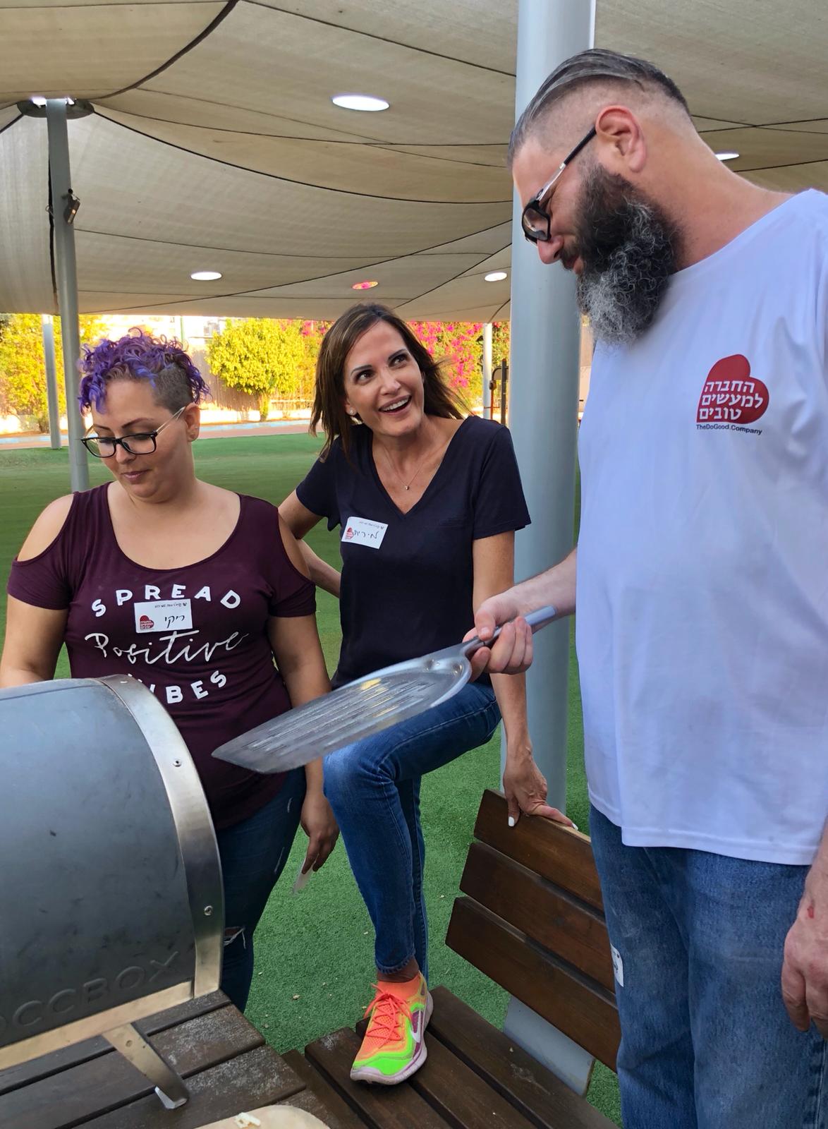 פיצה עם צעירים אוטיסטים בכפר עופרים