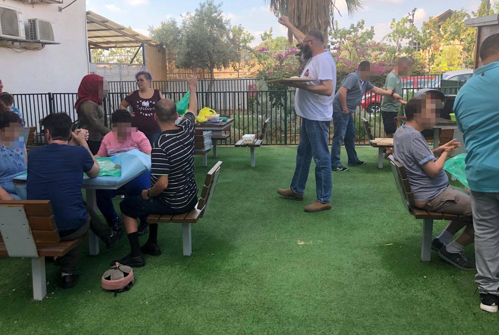 פיצה עם צעירים אוטיסטים בכפר עופרים