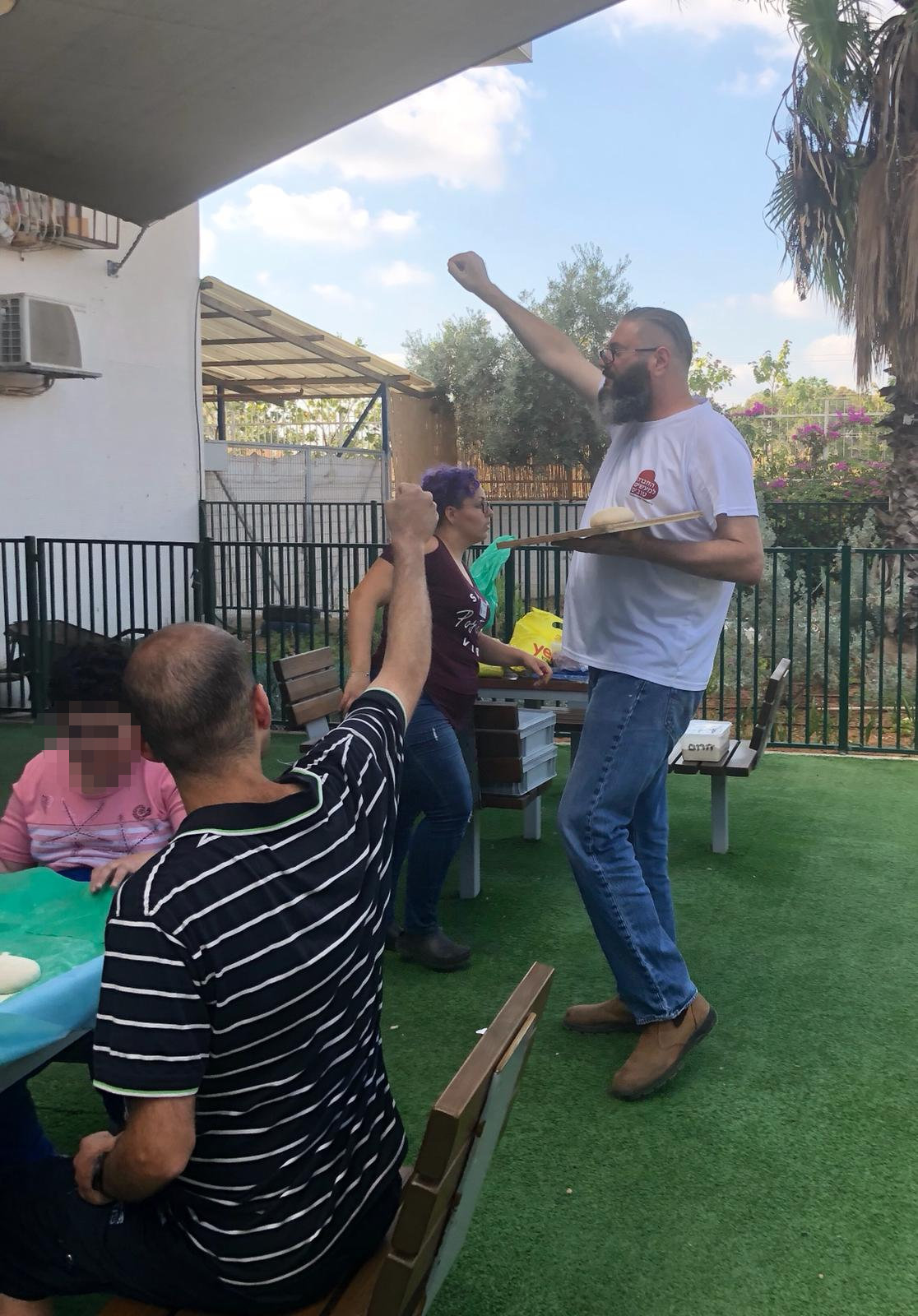 פיצה עם צעירים אוטיסטים בכפר עופרים