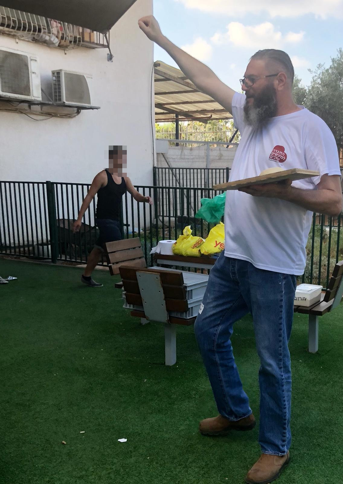 פיצה עם צעירים אוטיסטים בכפר עופרים