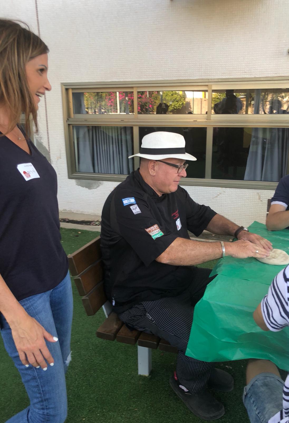 פיצה עם צעירים אוטיסטים בכפר עופרים