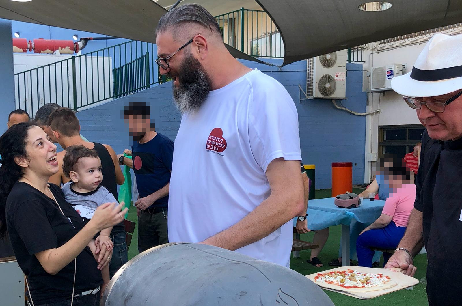 פיצה עם צעירים אוטיסטים בכפר עופרים