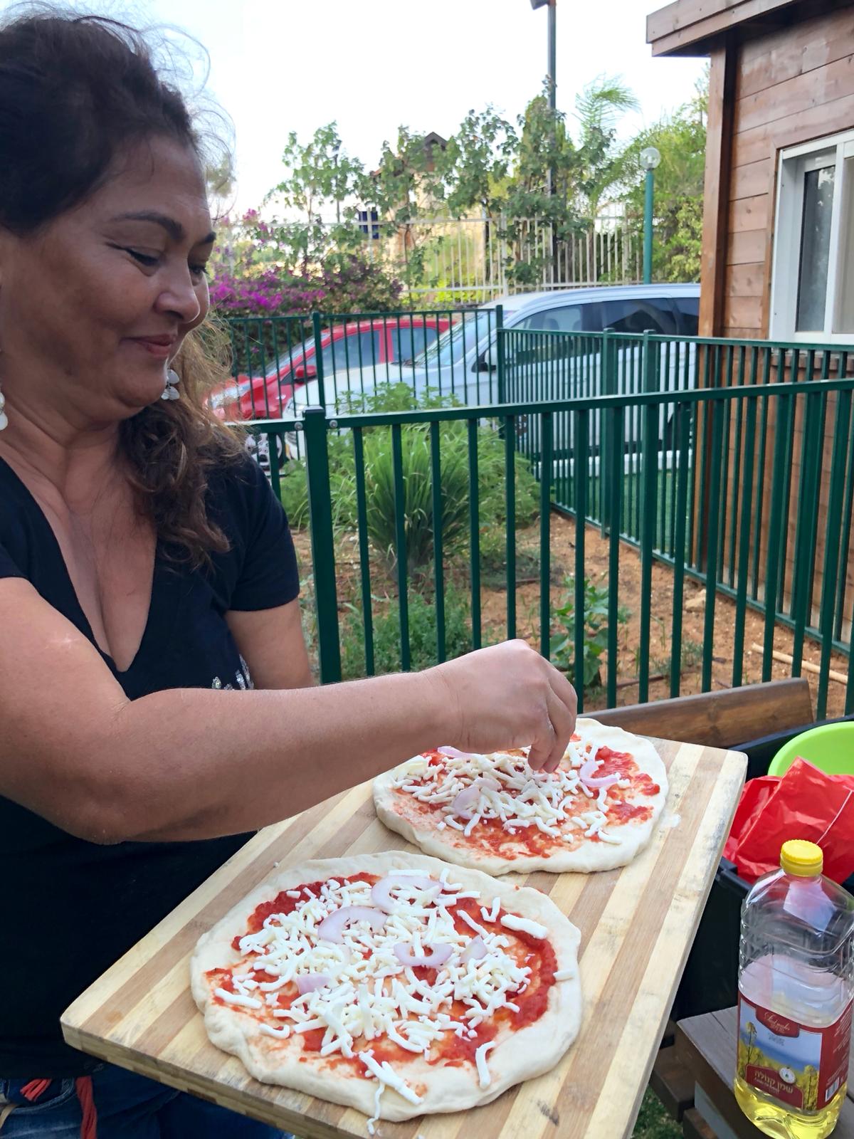 פיצה עם צעירים אוטיסטים בכפר עופרים