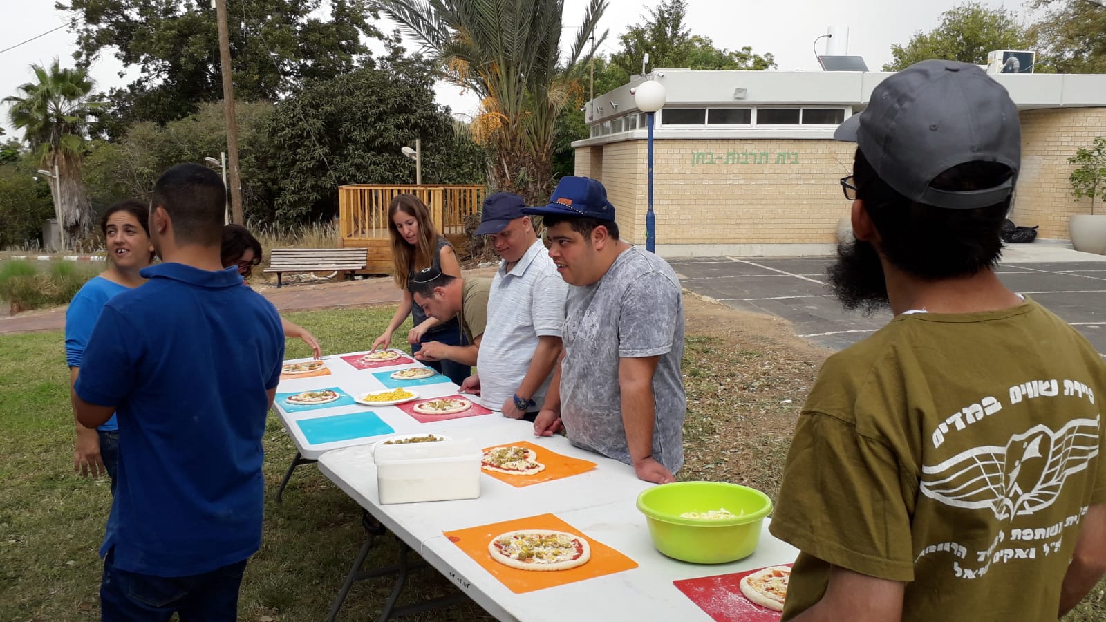 פיצה לצעירים מיוחדים המתנדבים לצה"ל