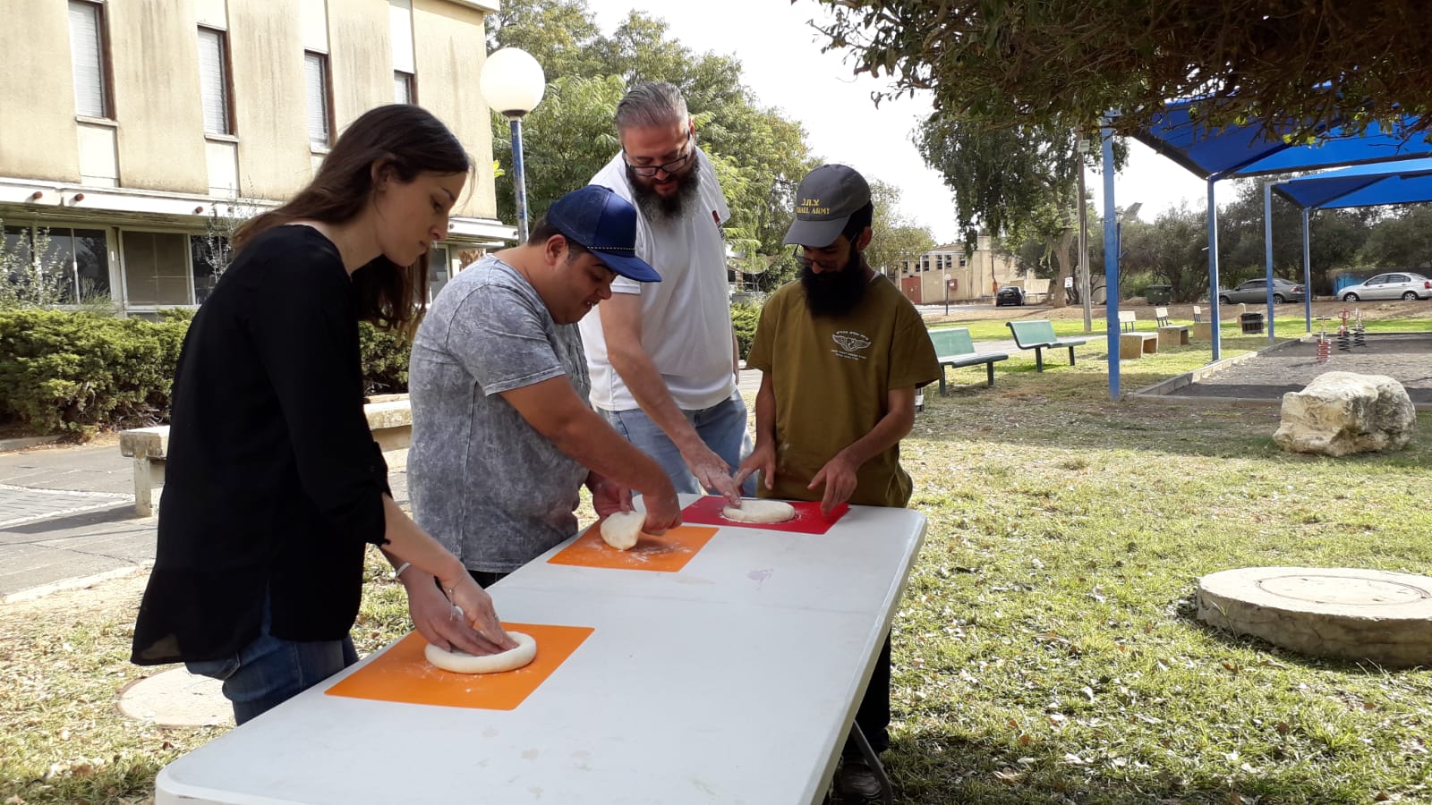 פיצה לצעירים מיוחדים המתנדבים לצה"ל