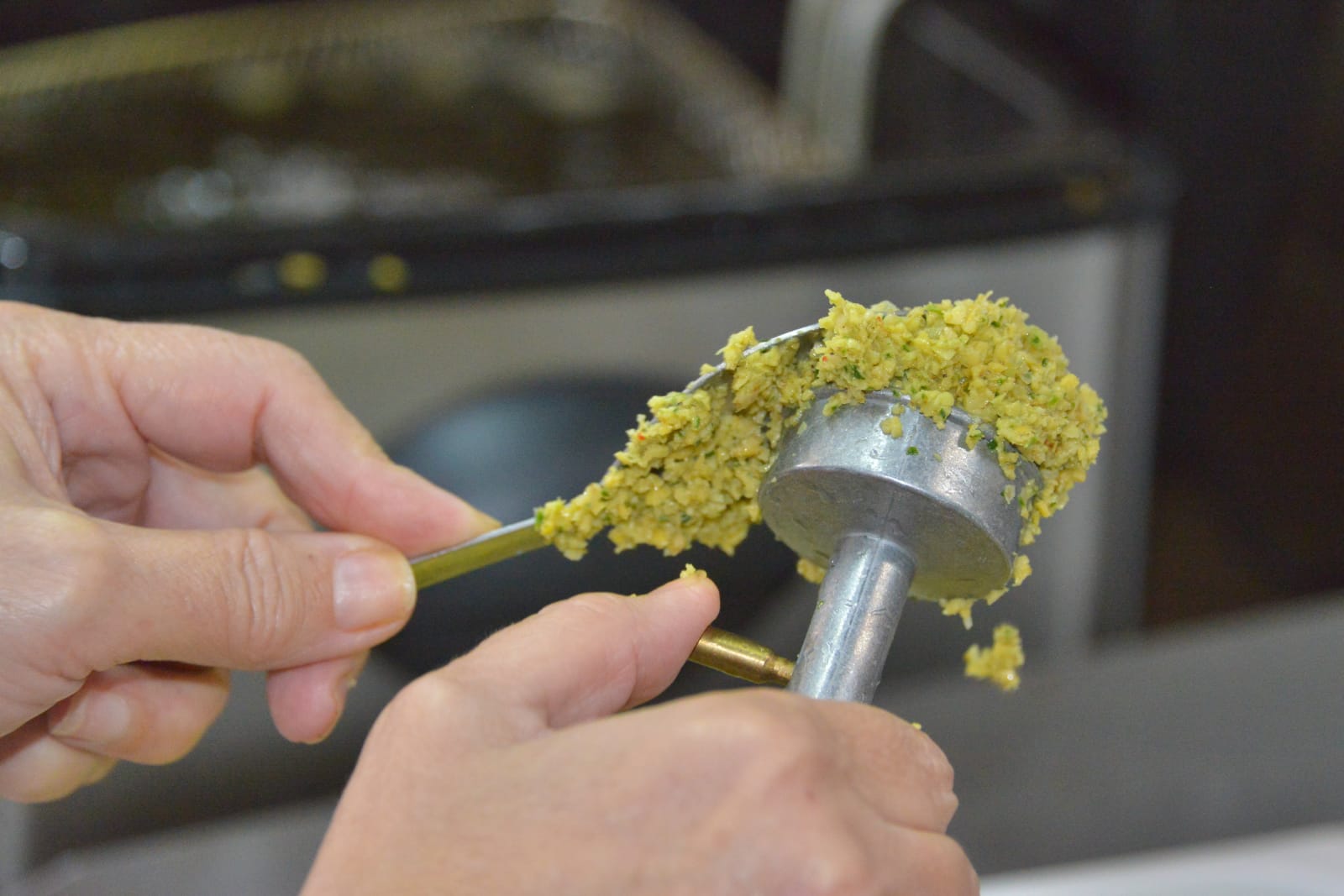 אחה"צ של מוסיקה ופלאפל בכפר עופרים