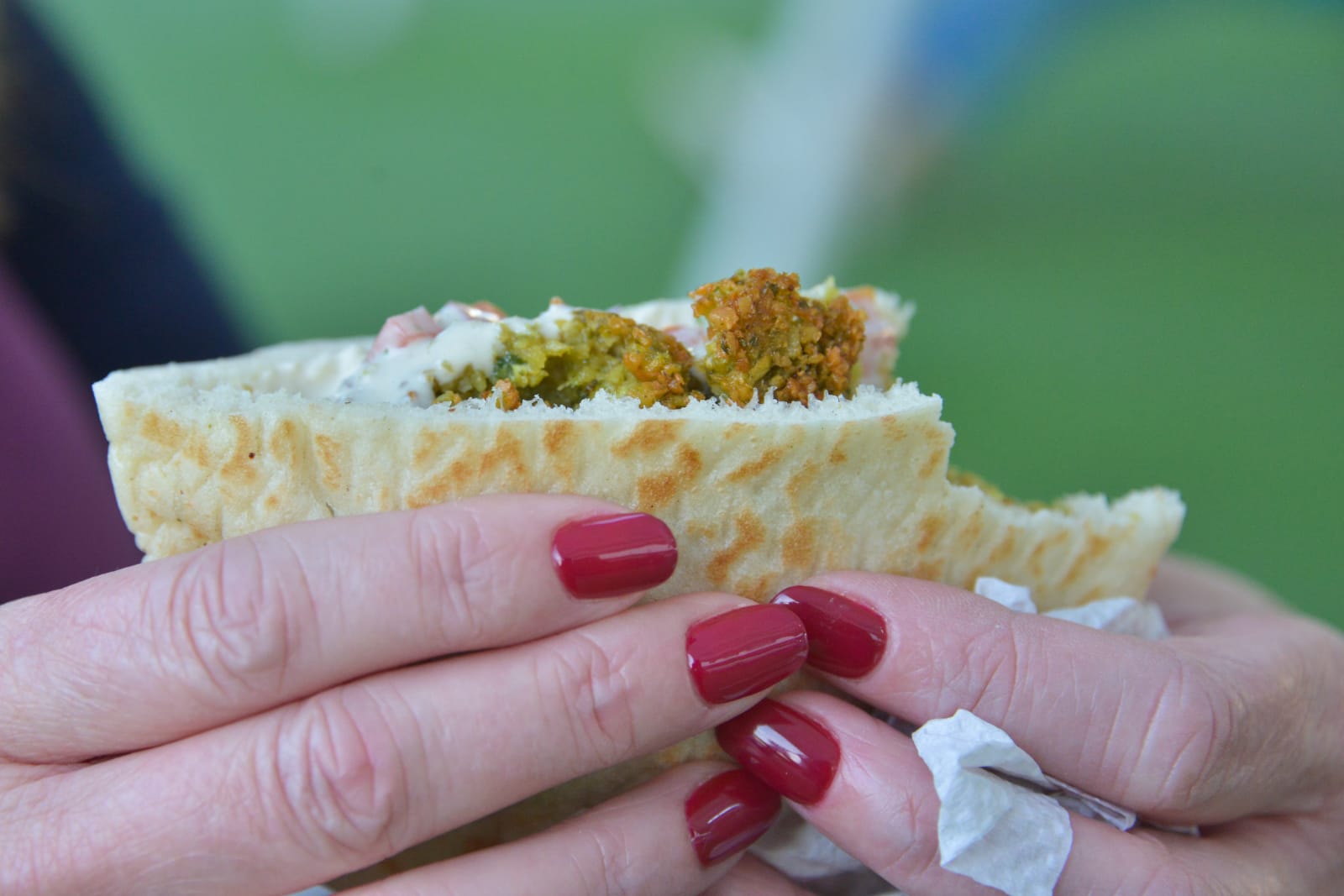 אחה"צ של מוסיקה ופלאפל בכפר עופרים