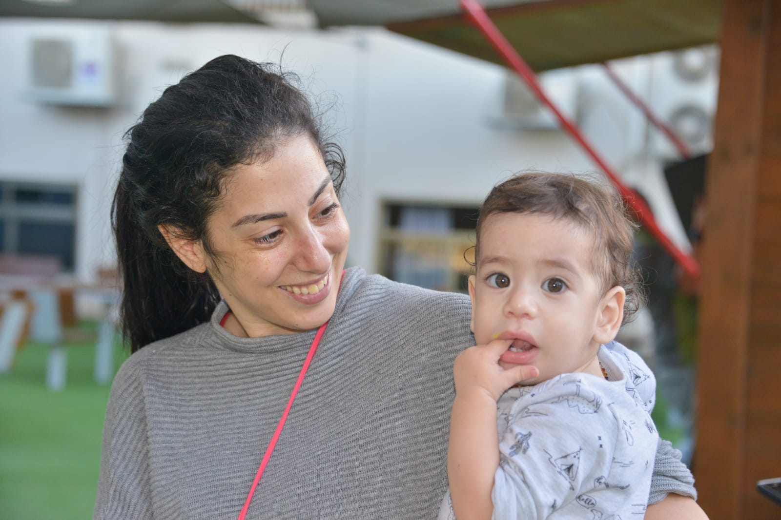 אחה"צ של מוסיקה ופלאפל בכפר עופרים