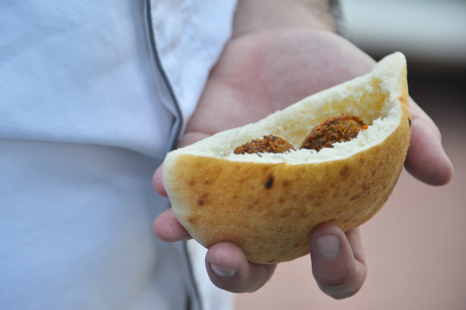 אחה"צ של מוסיקה ופלאפל בכפר עופרים