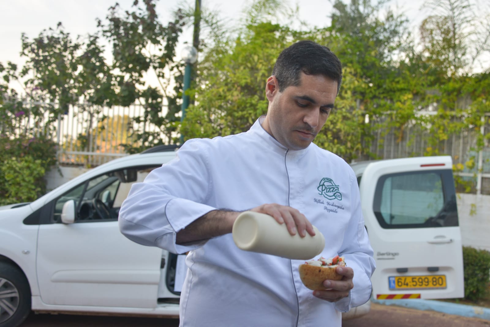 אחה"צ של מוסיקה ופלאפל בכפר עופרים