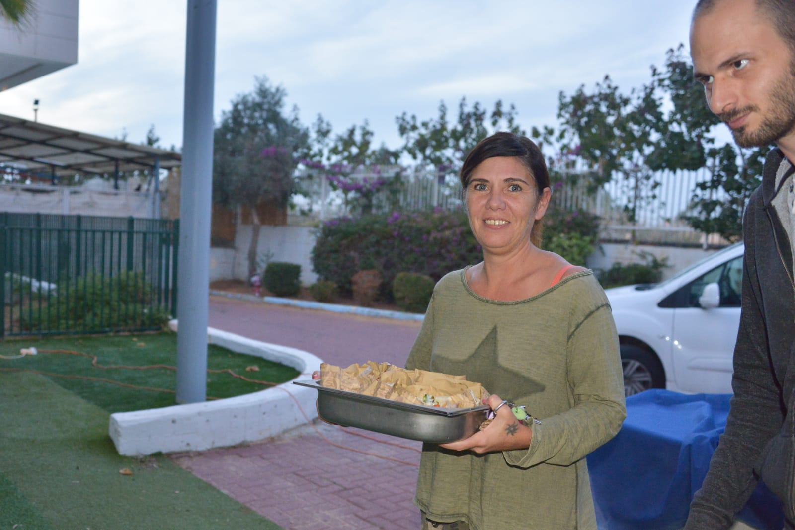 אחה"צ של מוסיקה ופלאפל בכפר עופרים