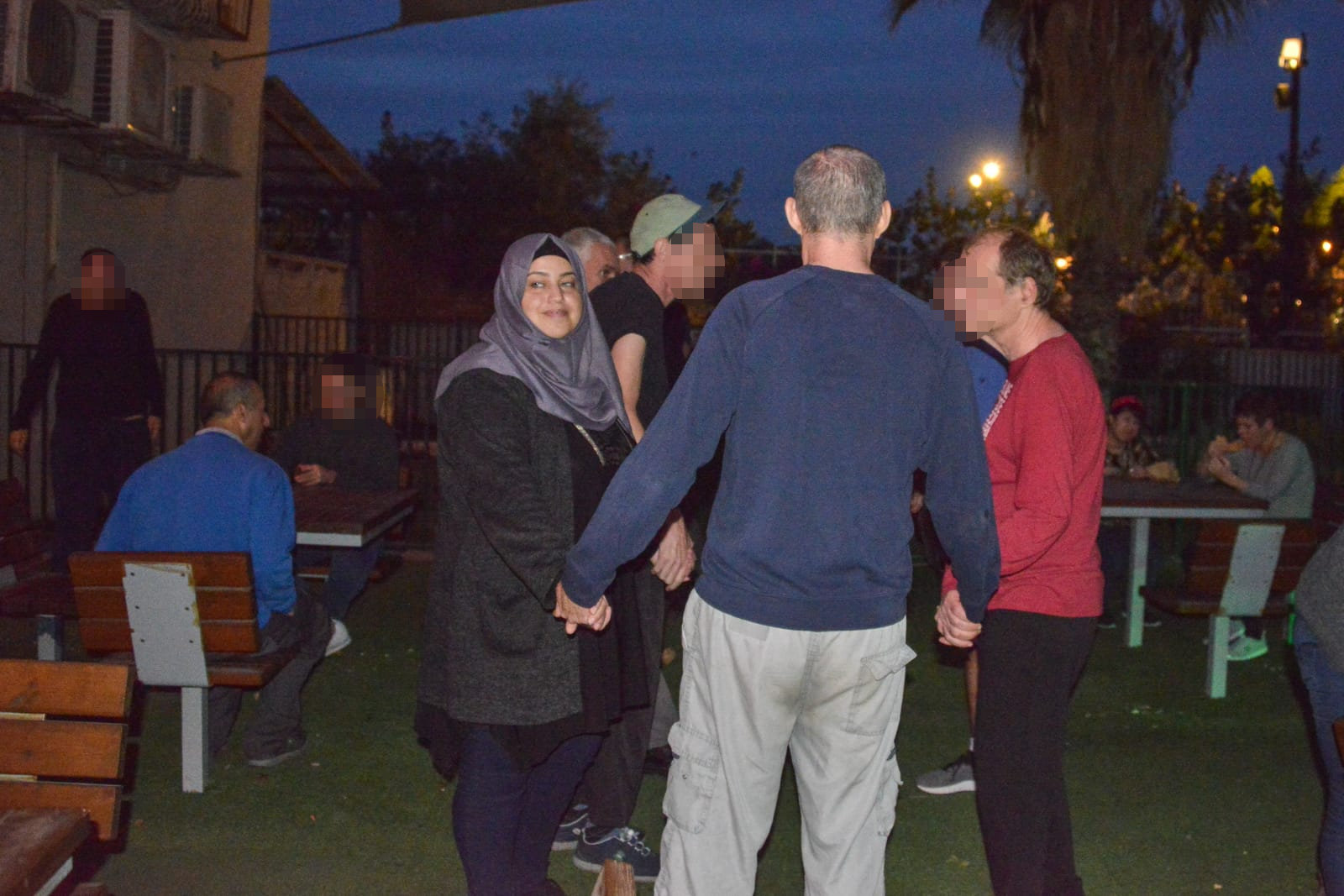 אחה"צ של מוסיקה ופלאפל בכפר עופרים