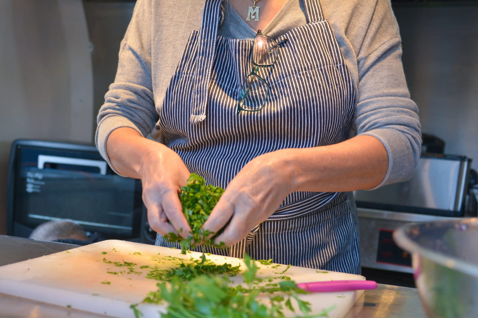 אחה"צ של מוסיקה ופלאפל בכפר עופרים