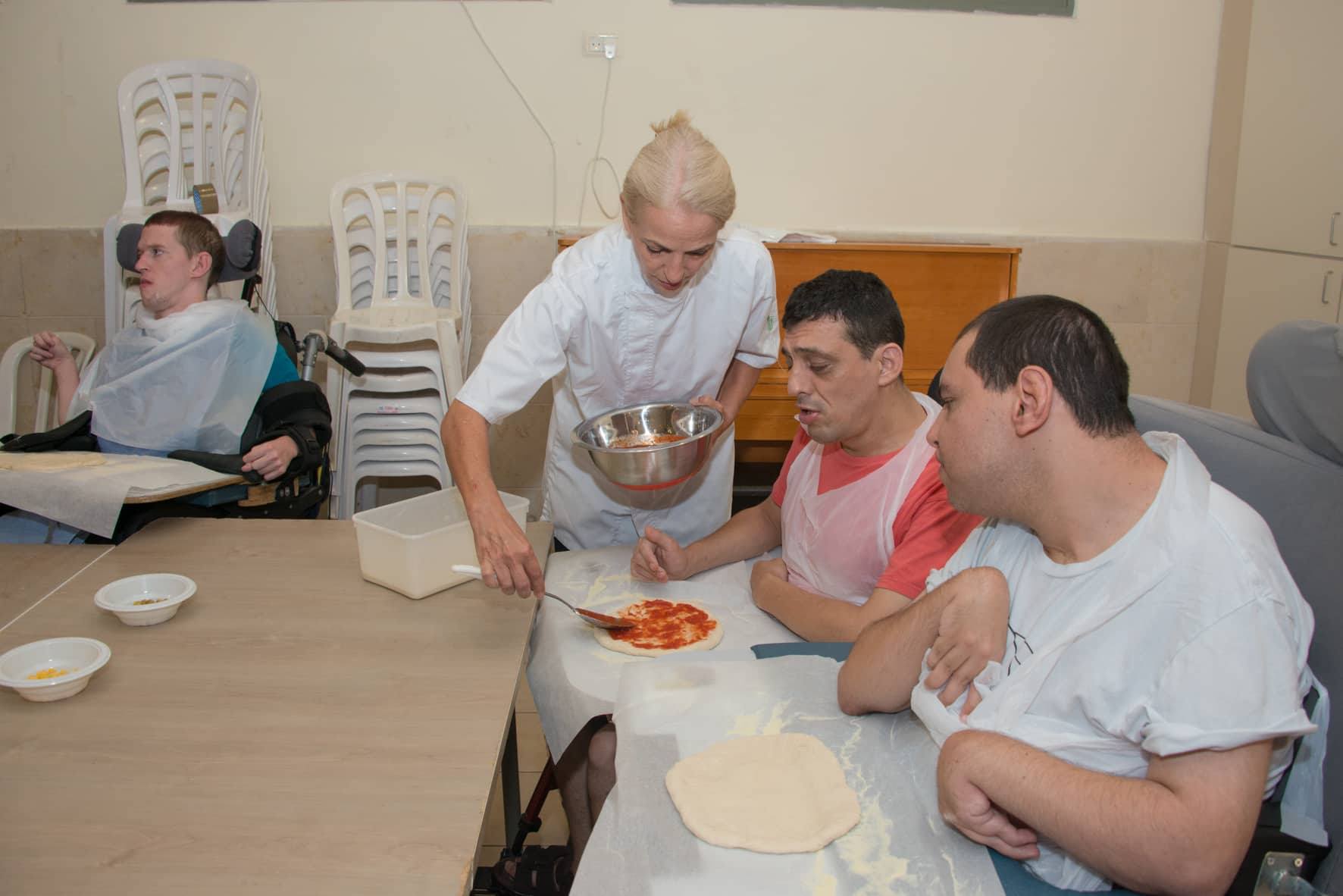 סדנת פיצה בבית נועם - יום 3 מ-3