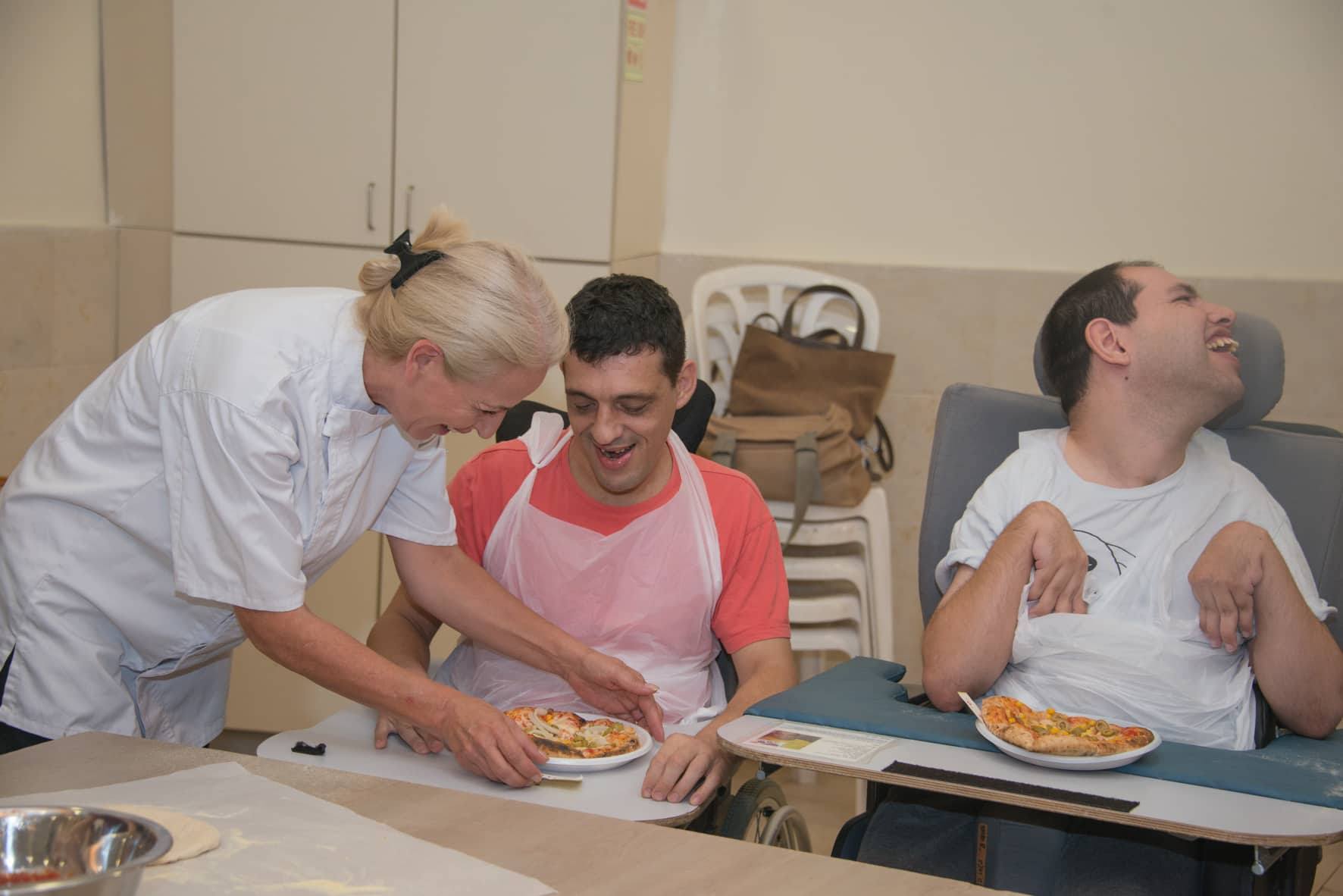 סדנת פיצה בבית נועם - יום 3 מ-3