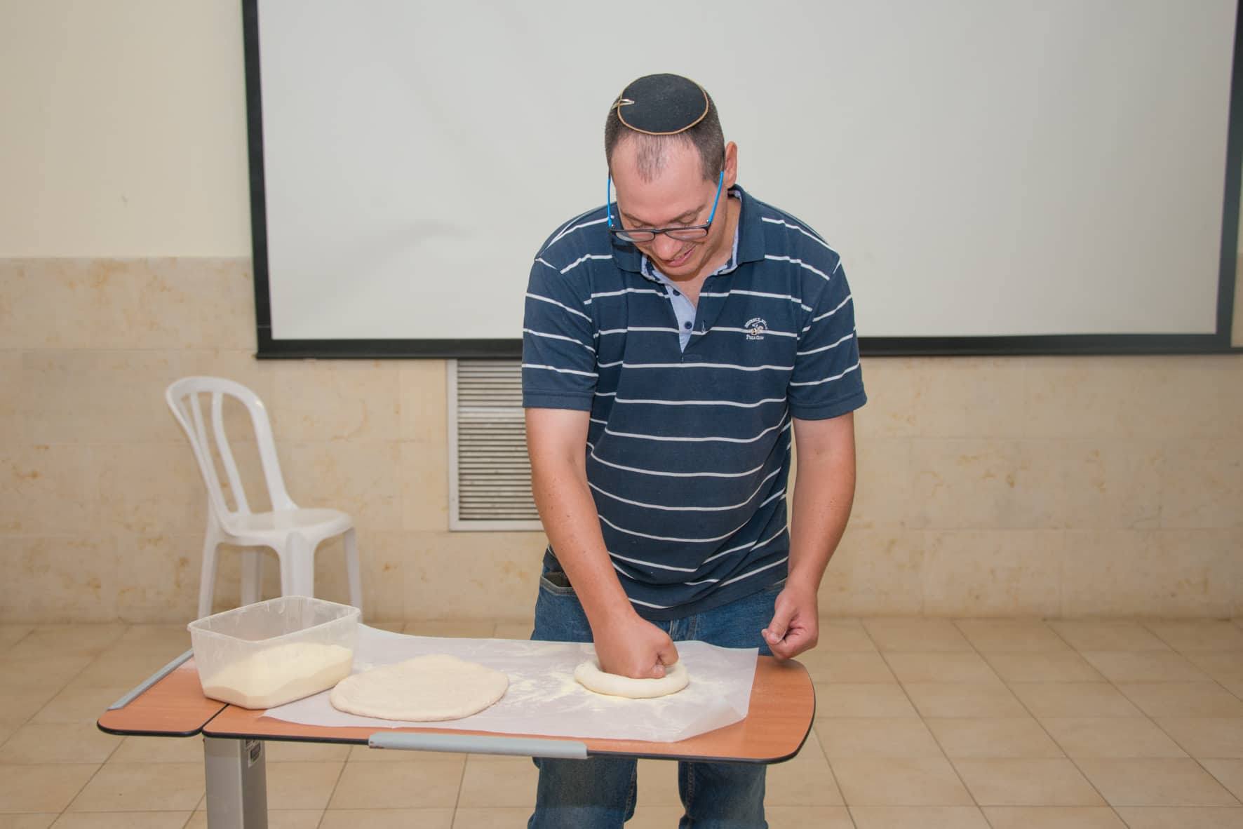 סדנת פיצה בבית נועם - יום 3 מ-3