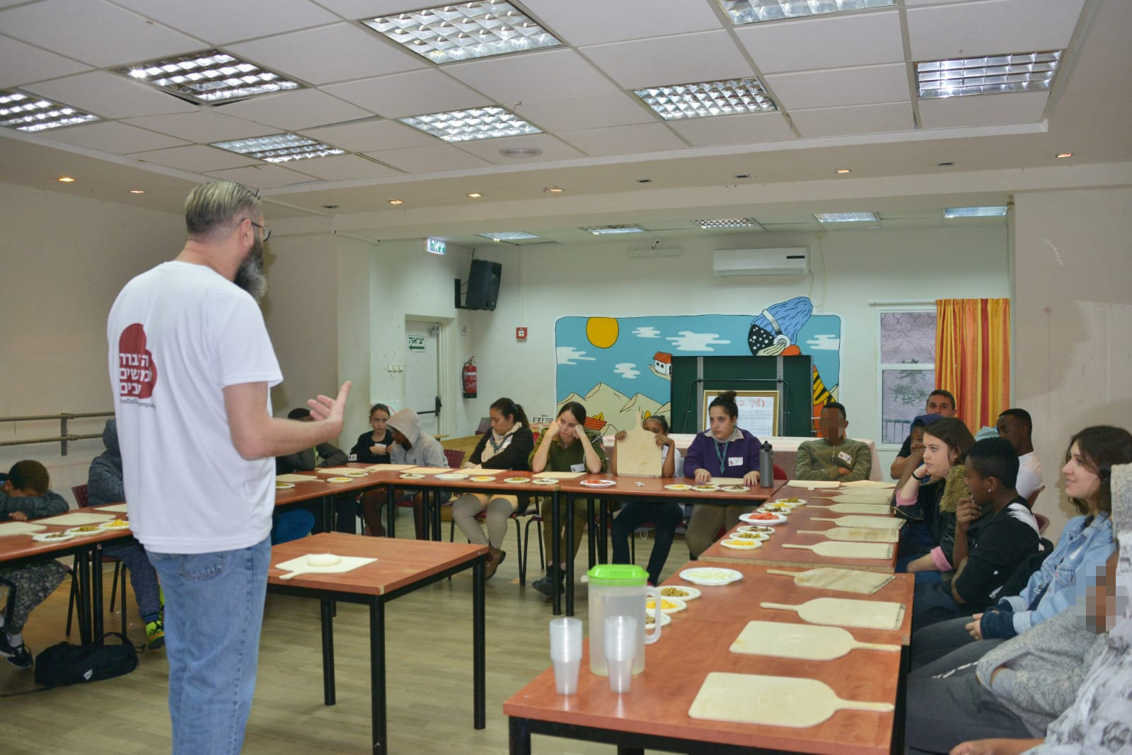 סדנת פיצה במרכז לנוער בסיכון