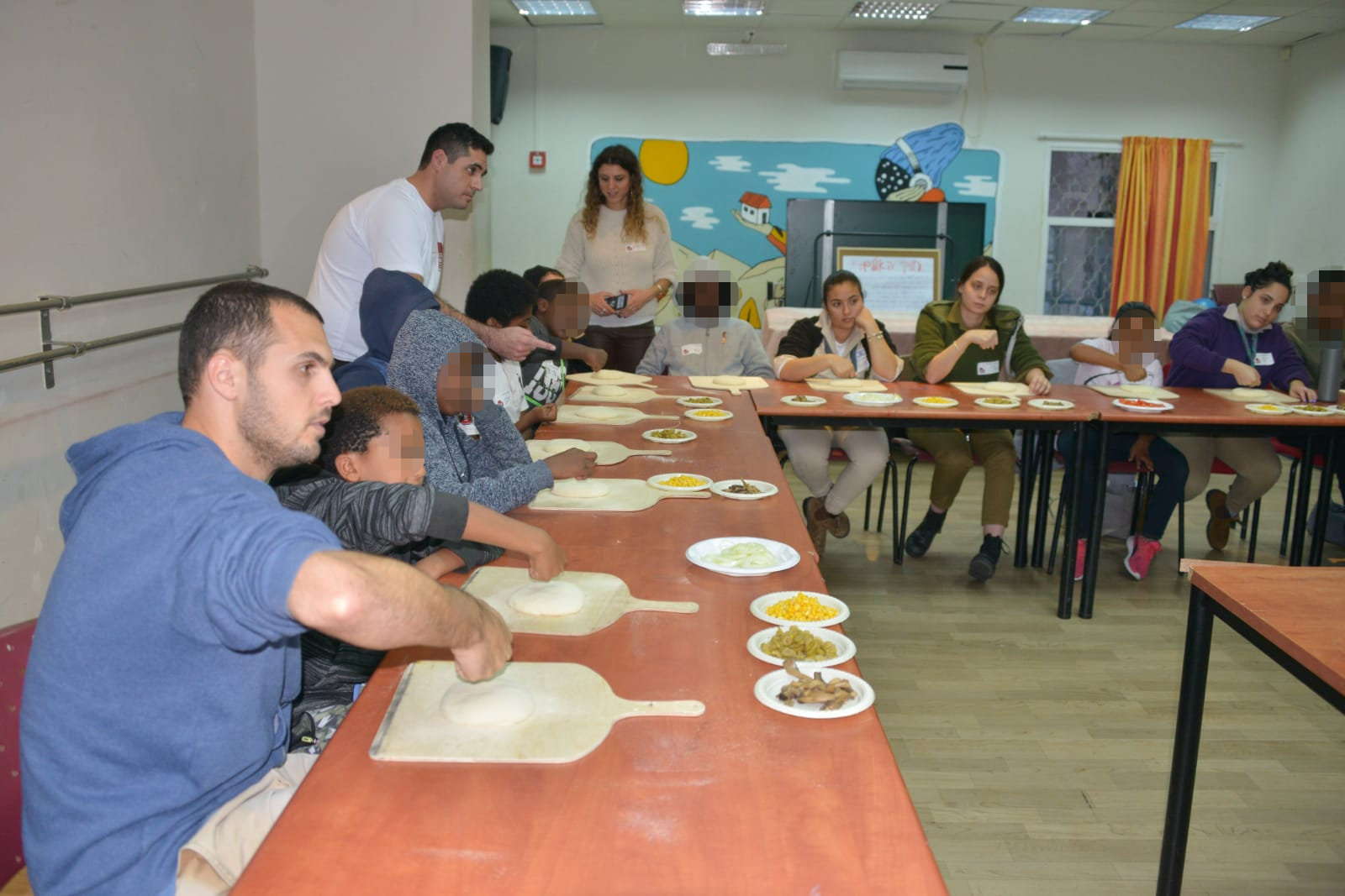 סדנת פיצה במרכז לנוער בסיכון