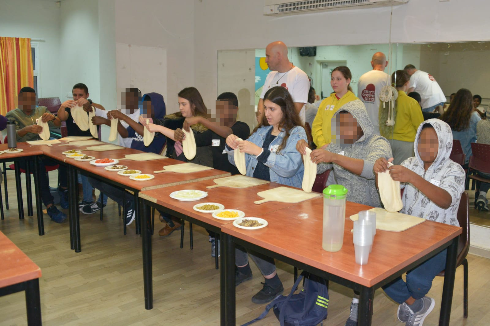 סדנת פיצה במרכז לנוער בסיכון