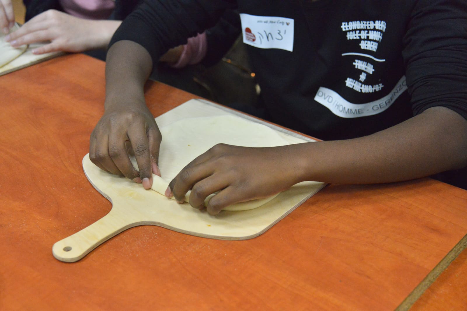 סדנת פיצה במרכז לנוער בסיכון