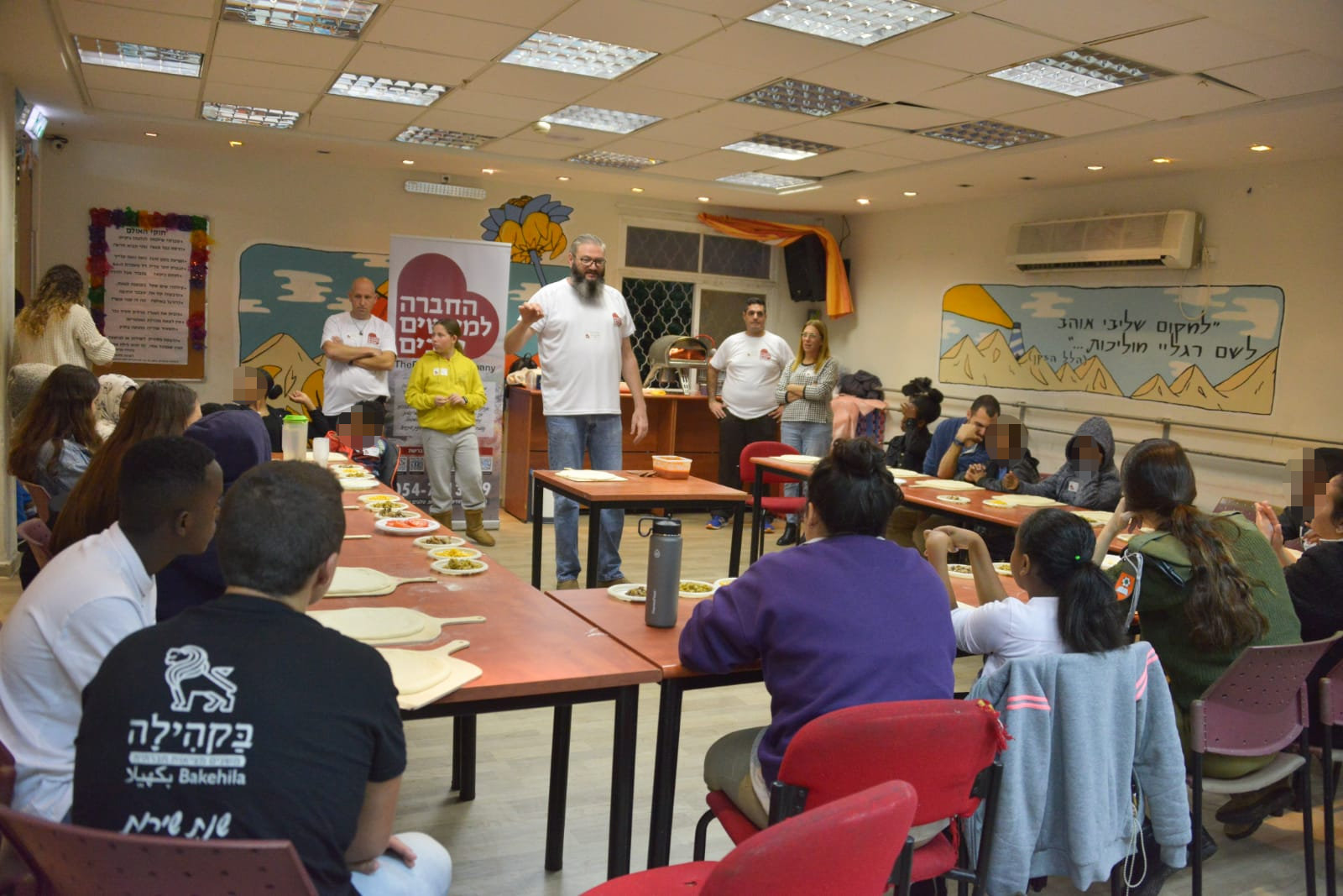 סדנת פיצה במרכז לנוער בסיכון