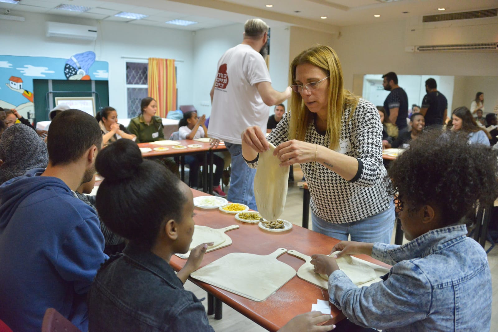 סדנת פיצה במרכז לנוער בסיכון