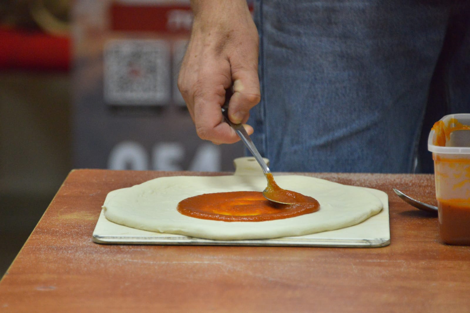 סדנת פיצה במרכז לנוער בסיכון