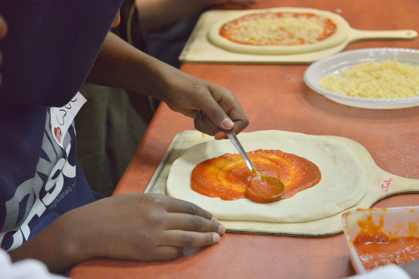 סדנת פיצה במרכז לנוער בסיכון