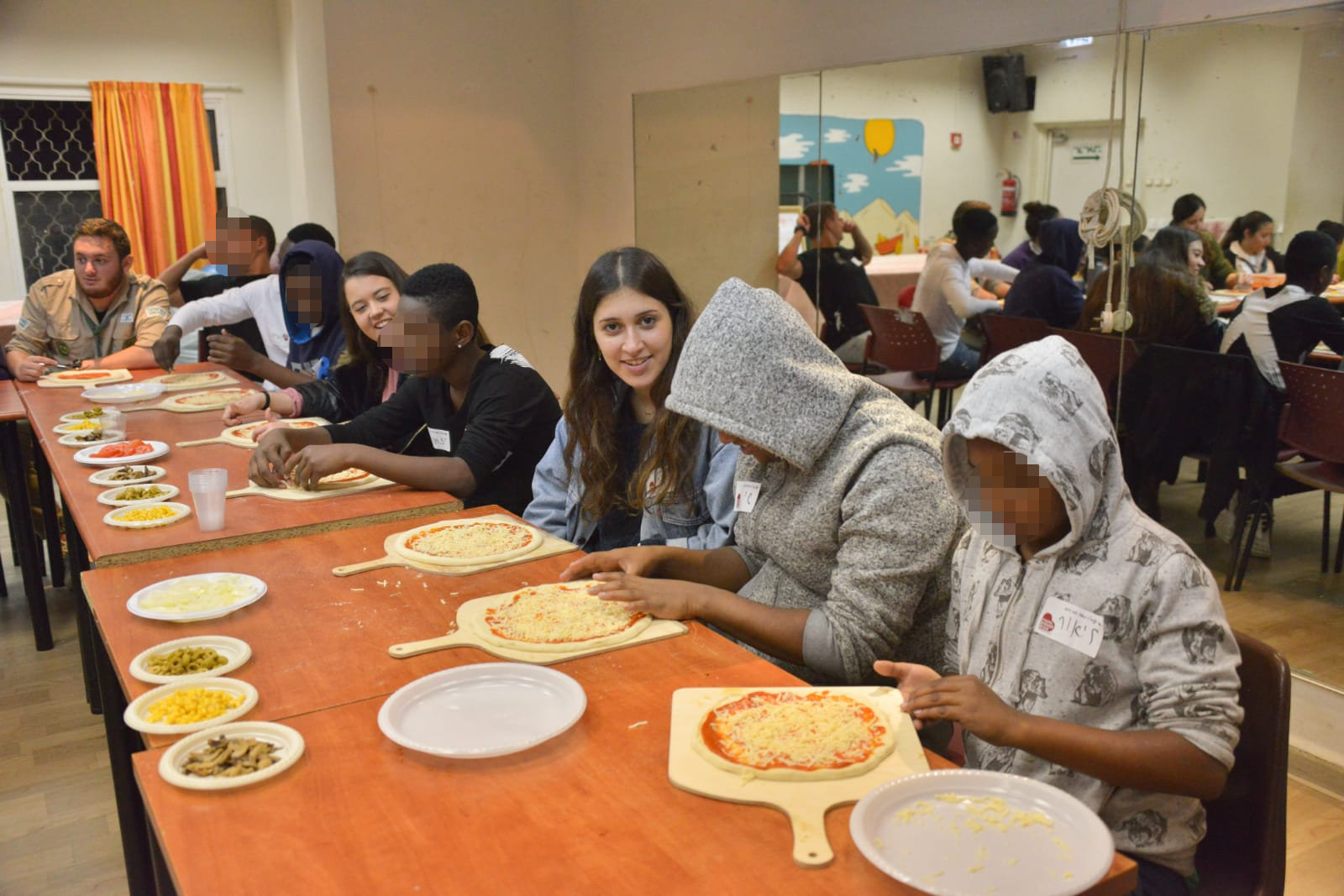 סדנת פיצה במרכז לנוער בסיכון