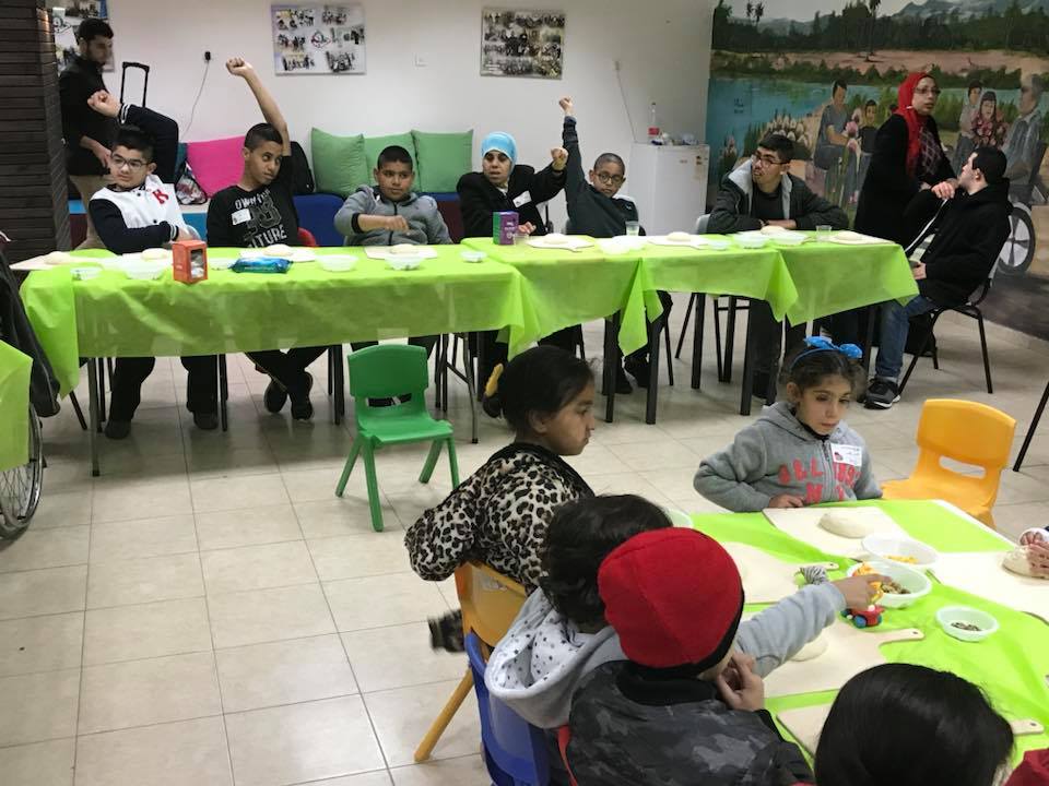 סדנת פיצה במרכז לשילוב בעלי מוגבלויות