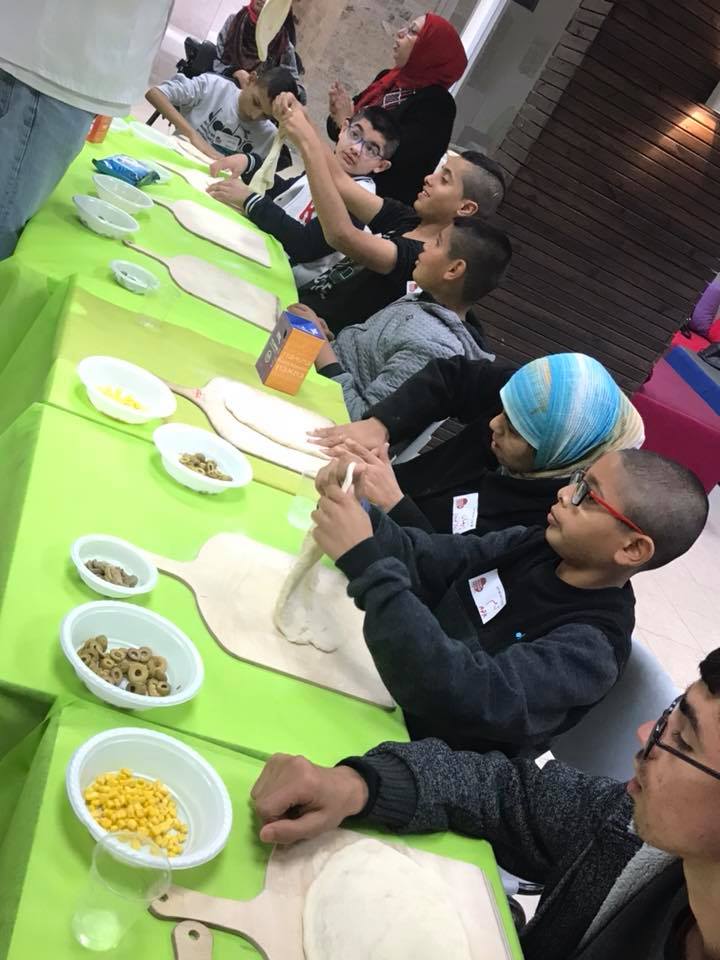 סדנת פיצה במרכז לשילוב בעלי מוגבלויות