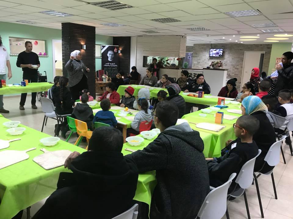 סדנת פיצה במרכז לשילוב בעלי מוגבלויות