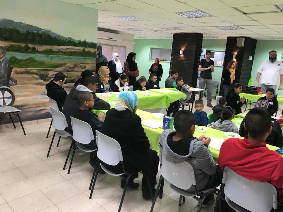 סדנת פיצה במרכז לשילוב בעלי מוגבלויות