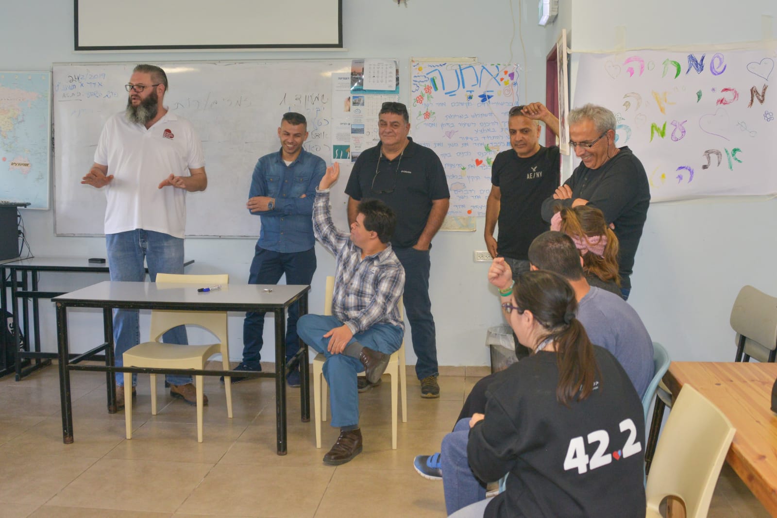 ארוחת המבורגרים במכללה לכישורי חיים