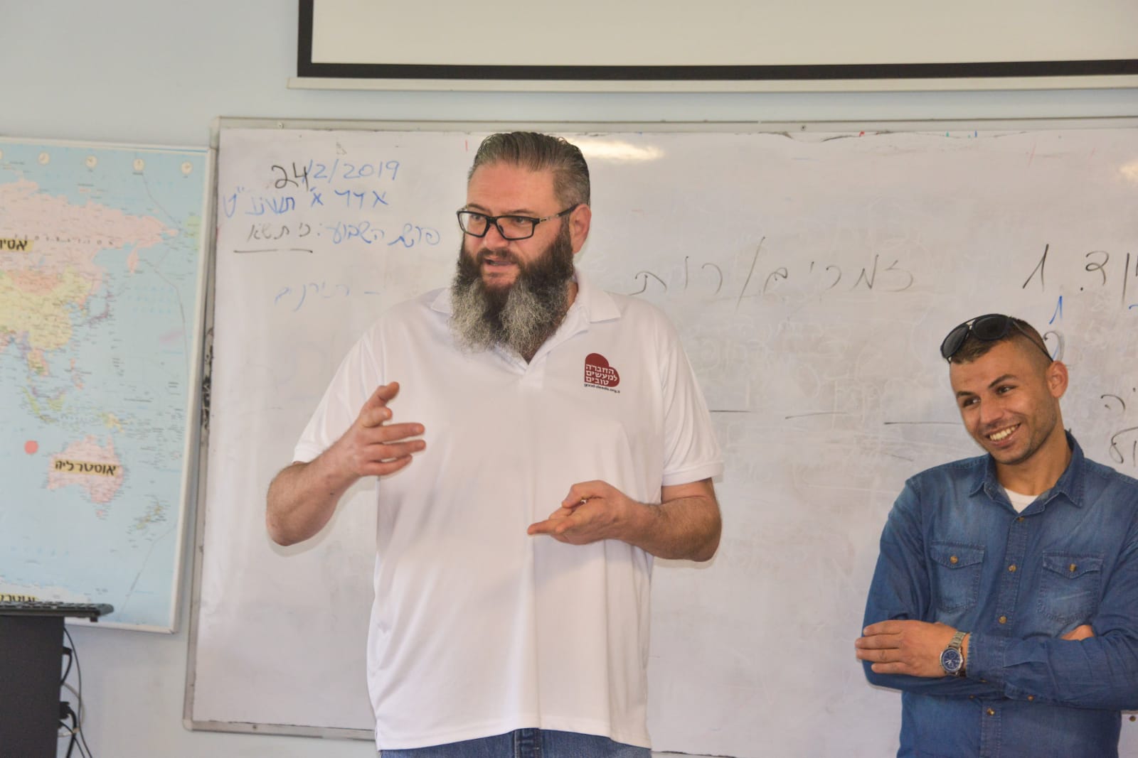 ארוחת המבורגרים במכללה לכישורי חיים