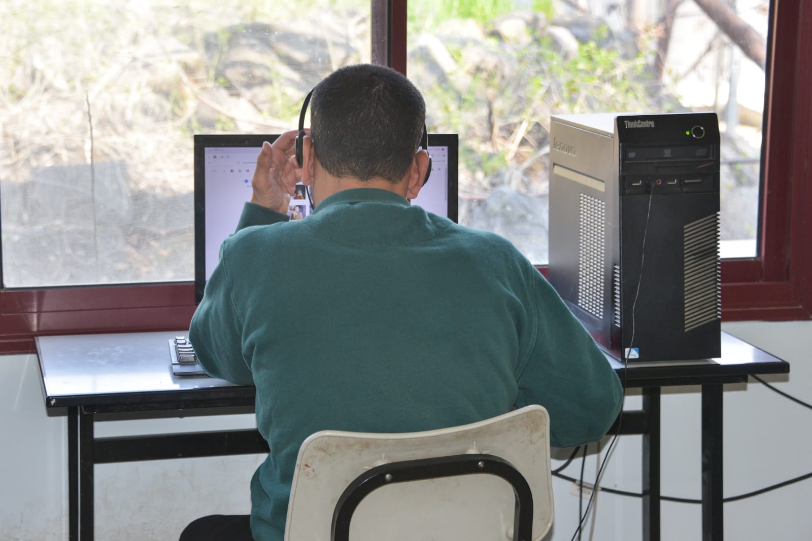 ארוחת המבורגרים במכללה לכישורי חיים