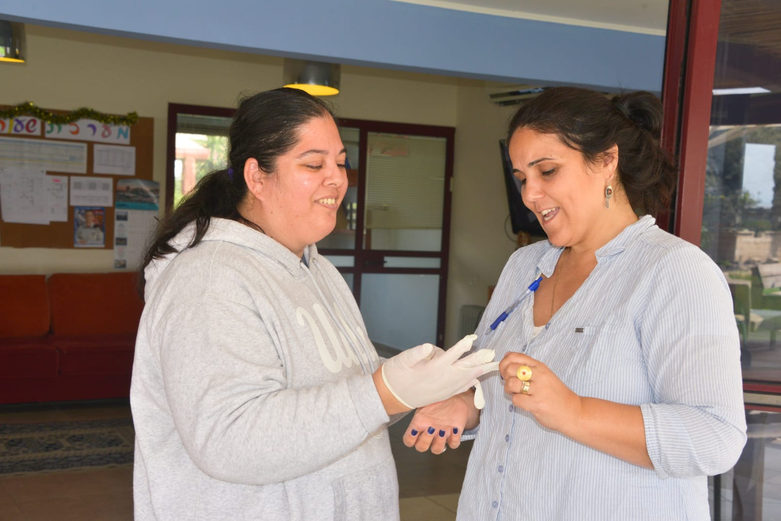 ארוחת המבורגרים במכללה לכישורי חיים