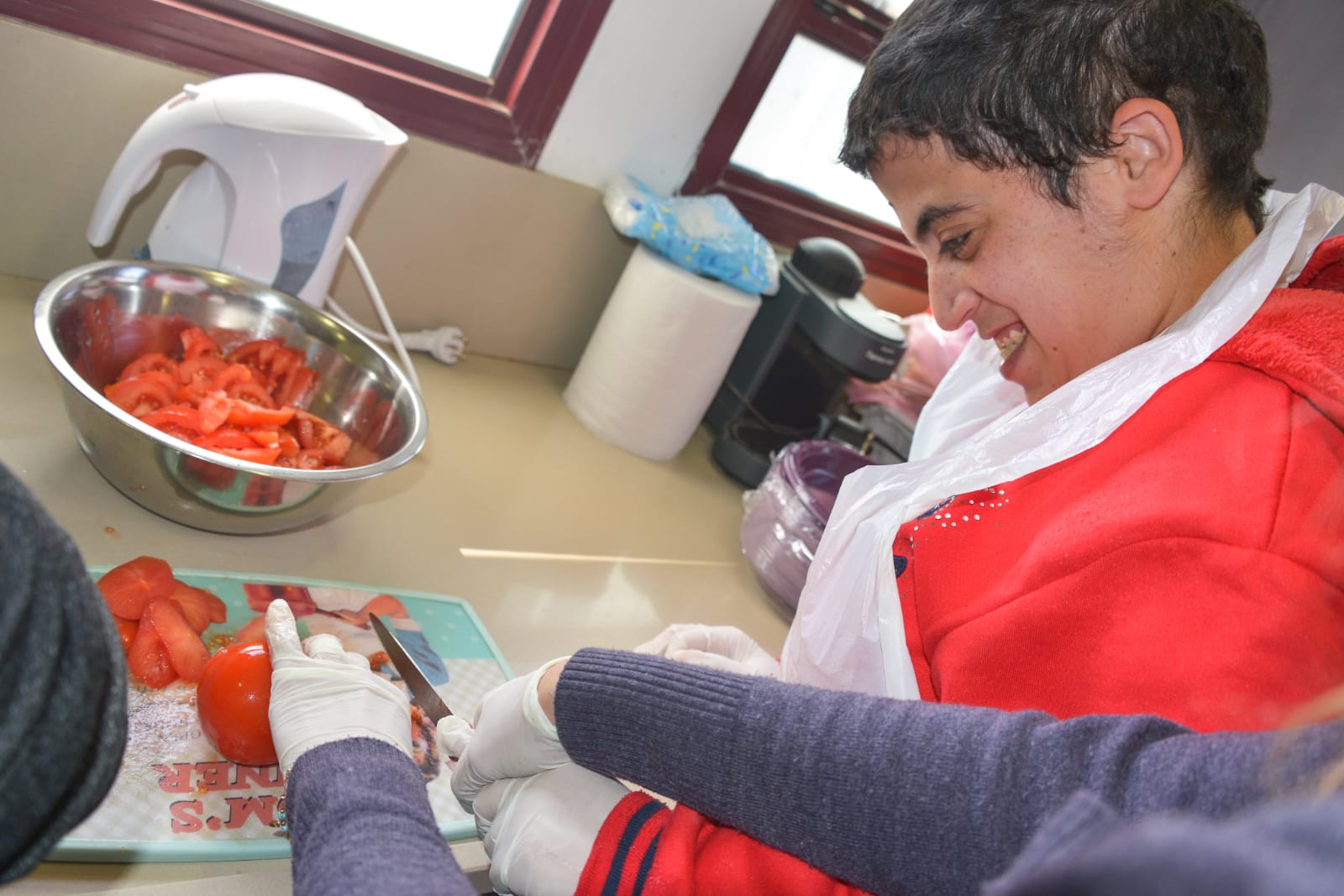 ארוחת המבורגרים במכללה לכישורי חיים