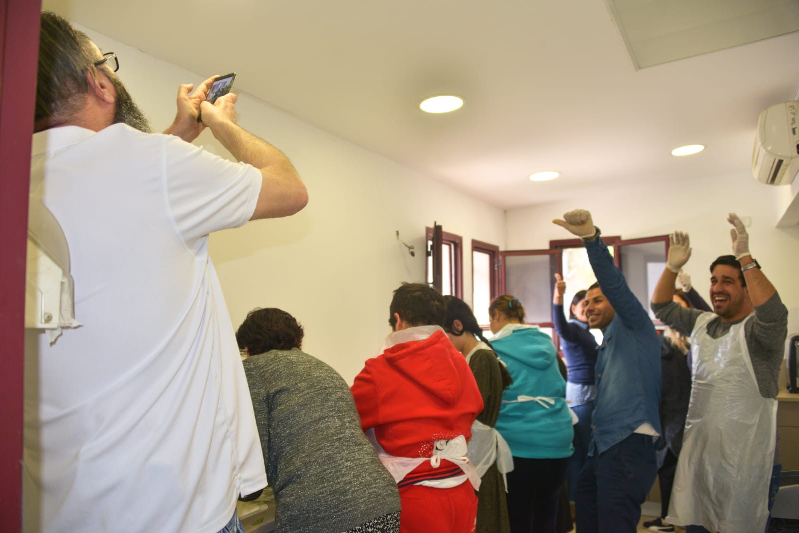 ארוחת המבורגרים במכללה לכישורי חיים