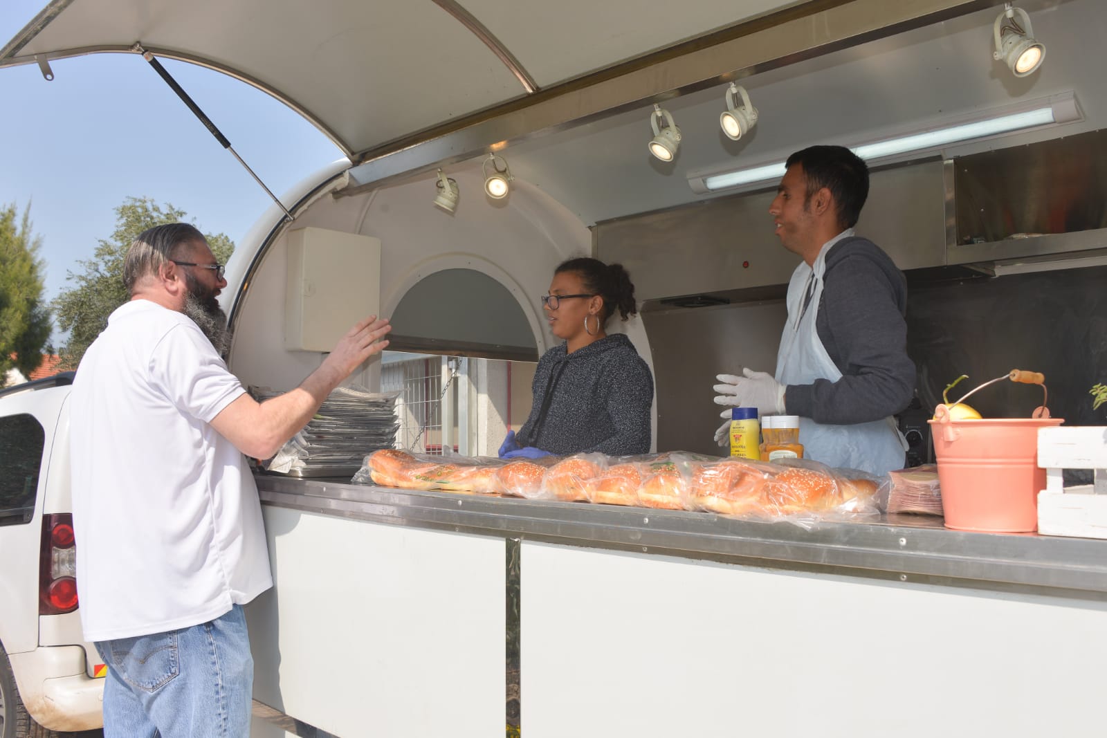 ארוחת המבורגרים במכללה לכישורי חיים